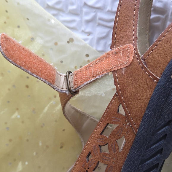JBU By JAMBU Bellrose 8M Comfort Mary Jane Shoes in Tan with Cutout Detail - Picture 11 of 16